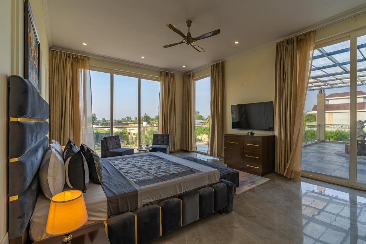 Stayvista At Blanc Belle With Outdoor Pool Sohna Exterior photo